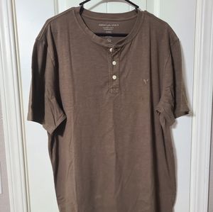BRAND NEW! Never worn AE Size L Tall Button Tee
